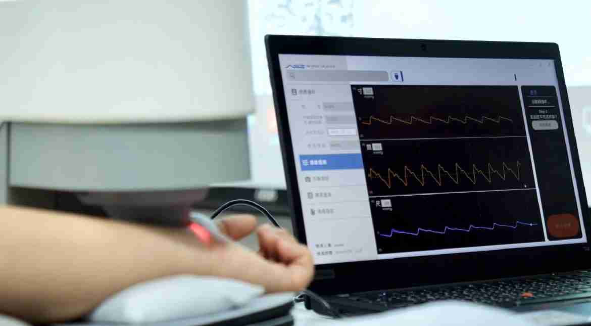 彩神vll耘康以高解析与拟真的显示技术，，将其应用于中医检测，，，提供“中医数位化检测方案”，，，使传统中医检测结果数据化与可视化